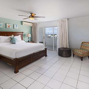 Penthouse Suite 2 Kings 1 Queen